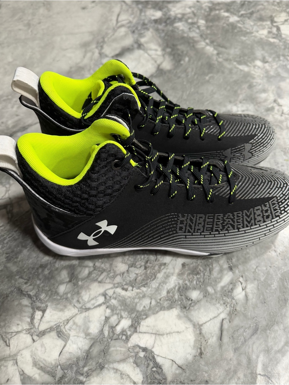 Under Armour Men’s Black & Neon Yellow Football Cleats Size 12